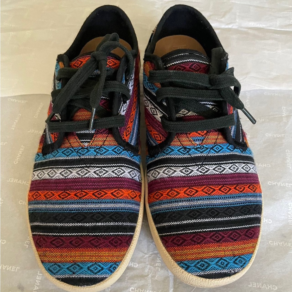 Toms slip on